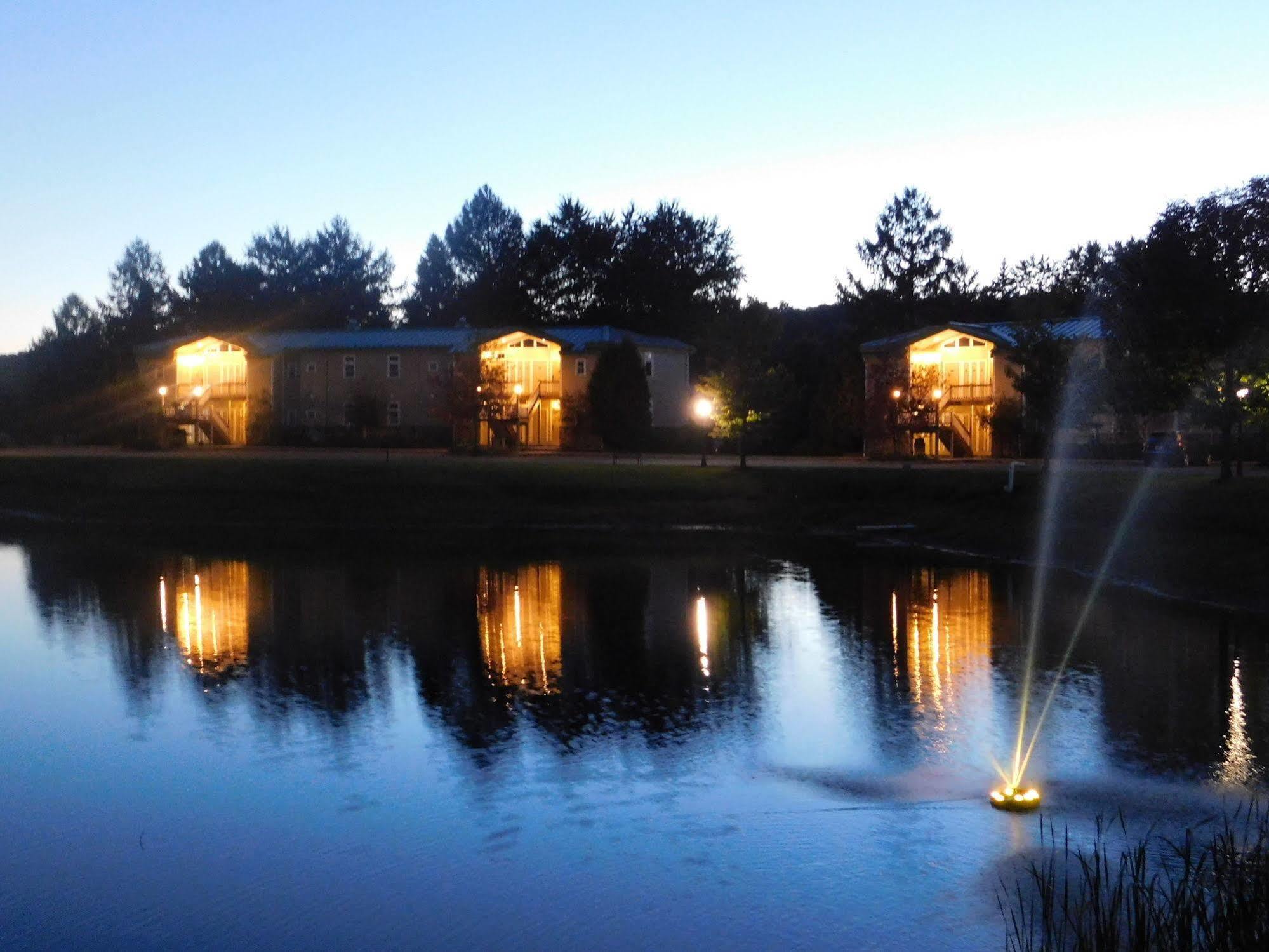 Fairway Suites At The Peak French Creek Extérieur photo